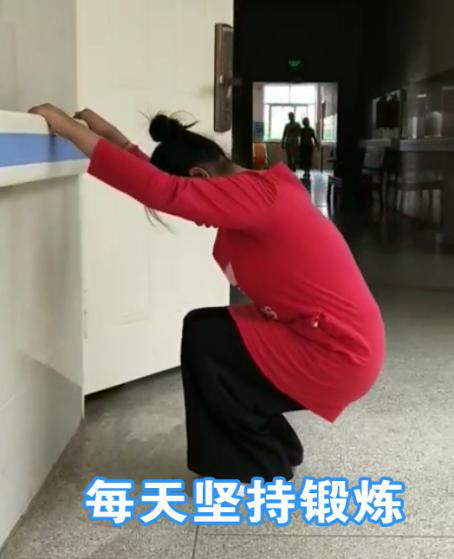 13歲女孩自幼患“腦癱”，行動受阻，經(jīng)系統(tǒng)康復治療能獨立步行！