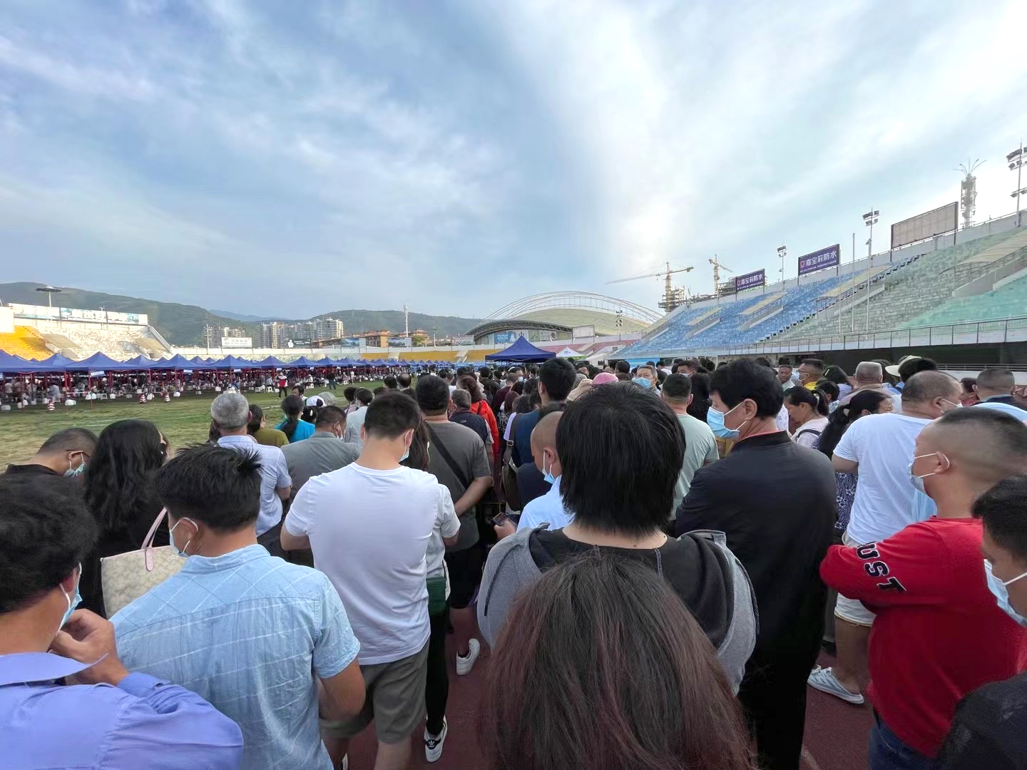 哇塞，這打疫苗的人氣鼎旺了~~