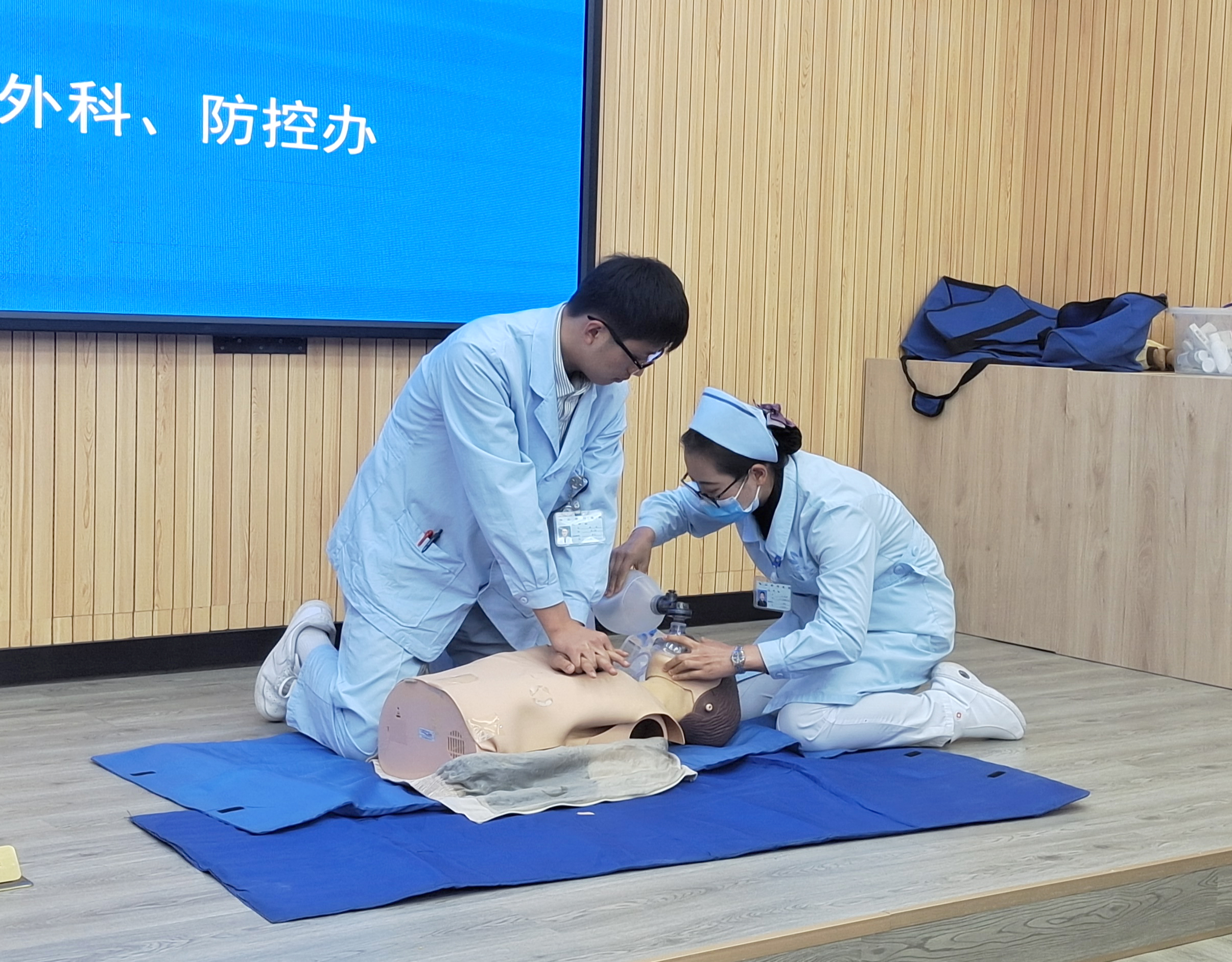 【保山安利醫(yī)院】醫(yī)務(wù)人員到保山城投建設(shè)發(fā)展（集體）有限公司開展系列急救、防控知識培訓(xùn)